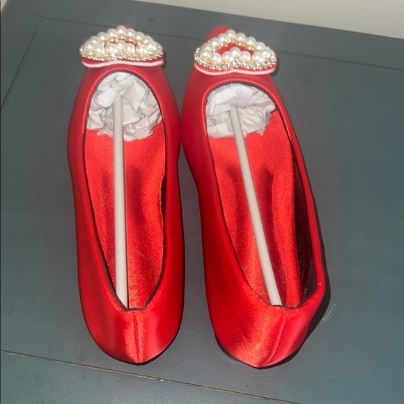 NWT Yan Hao Elegant Red Satin flats with Pearl Heart Embellishment size 37 - Picture 4 of 6